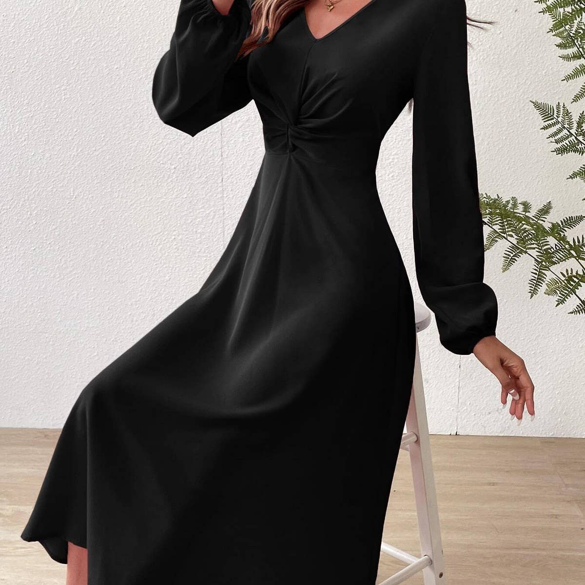 Black V-neck waist long dress